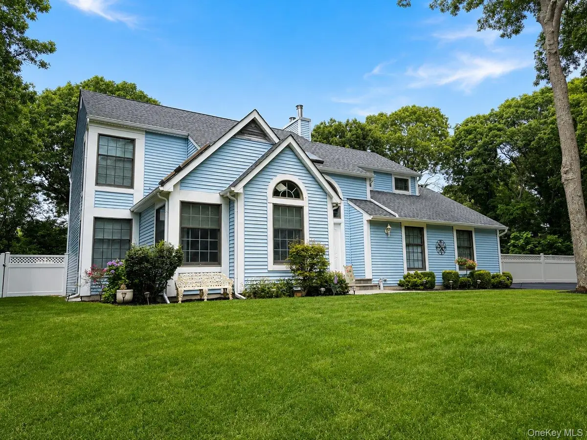 3 Woodhollow Court, Medford, NY 11763 - #1