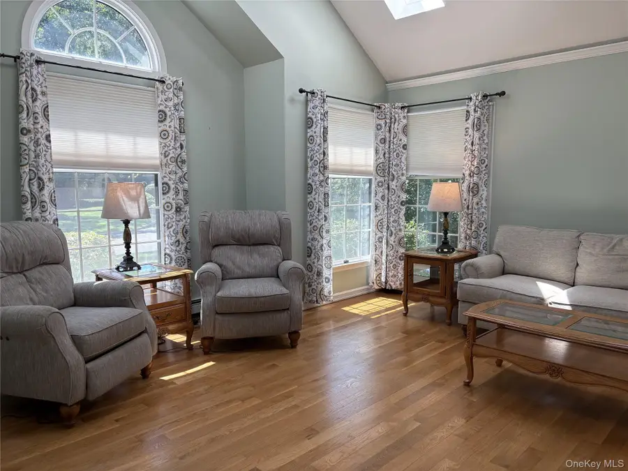 3 Woodhollow Court, Medford, NY 11763 - #2