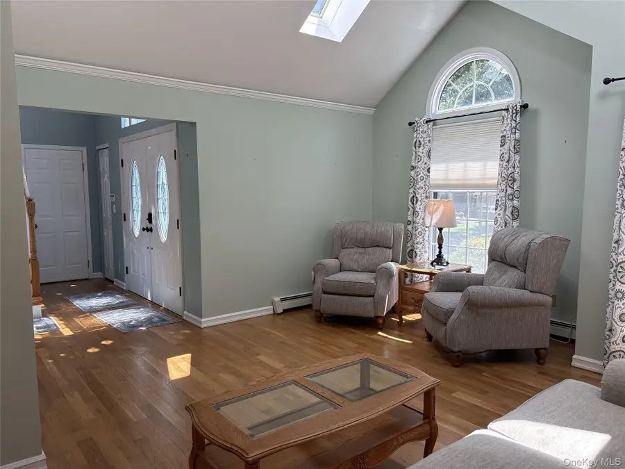 3 Woodhollow Court, Medford, NY 11763 - #3
