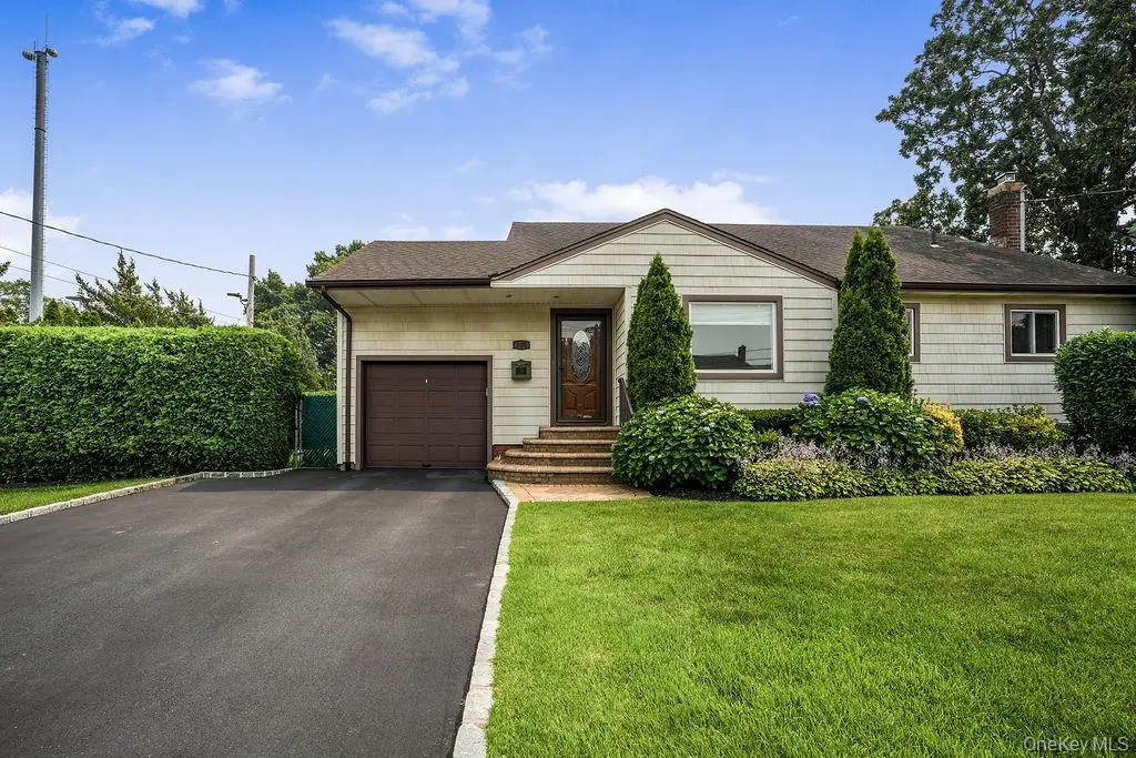 135 Southern Parkway, Plainview, NY 11803 - #1