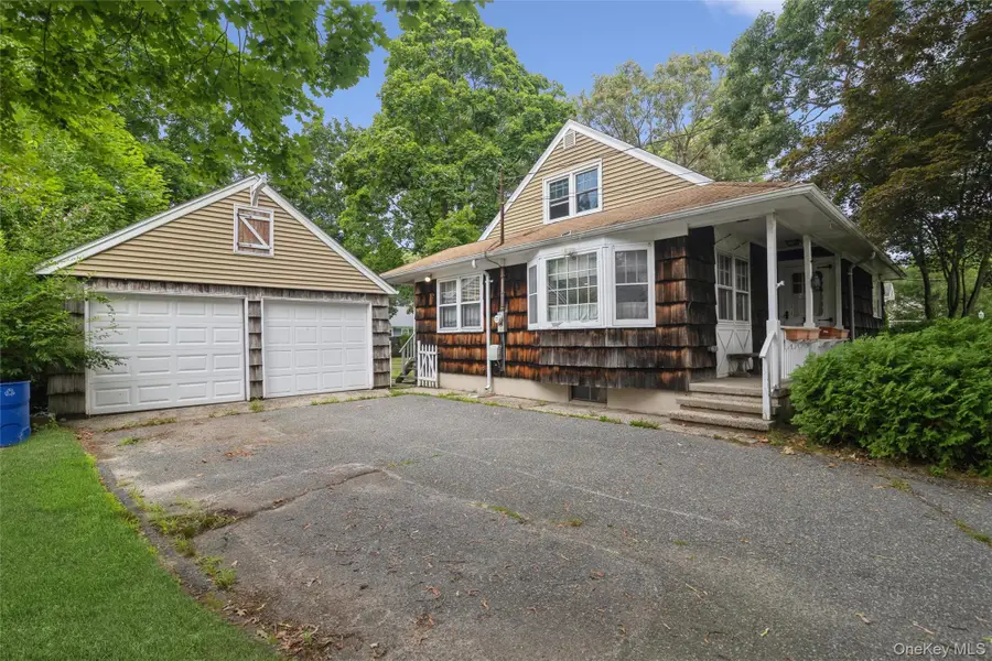 46 Mcgaw Avenue, Lake Grove, NY 11755 - #3