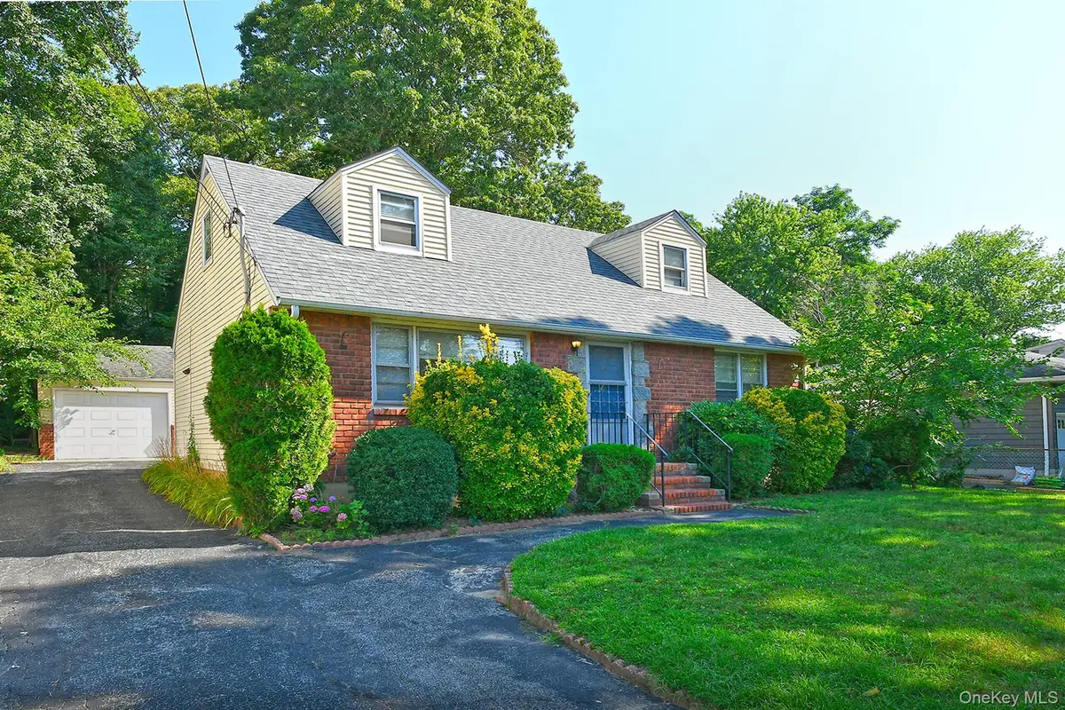 31 Lieper Street, Huntington Station, NY 11746 - #1