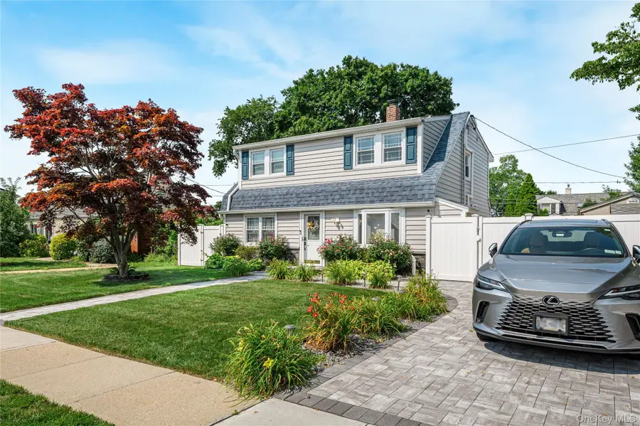 28 Crabtree Lane, Levittown, NY 11756 - #3