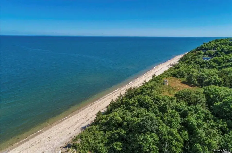 27 Glen Drive, Sound Beach, NY 11789 - #2