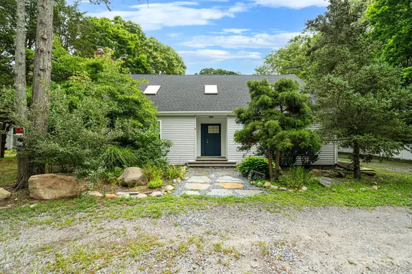 3 Cozine Road S, Center Moriches, NY 11934