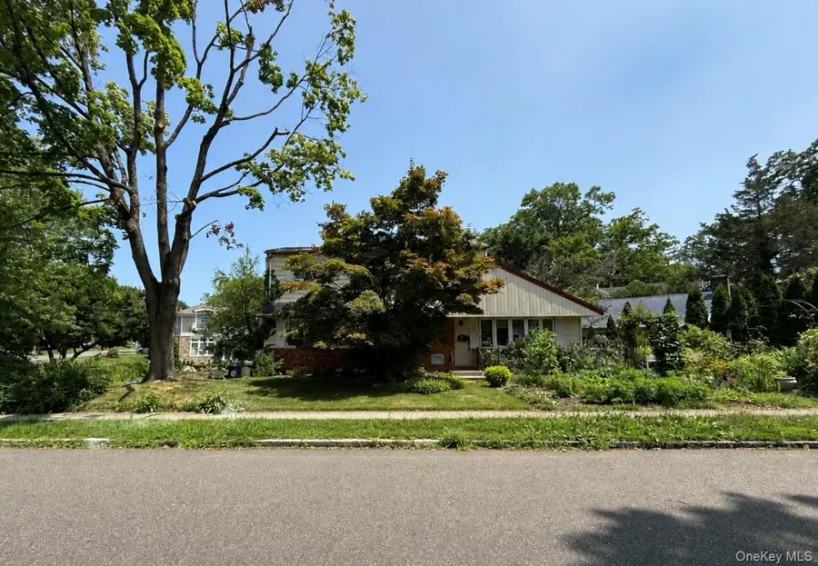 21 Glamford Avenue, Port Washington, NY 11050 - #2