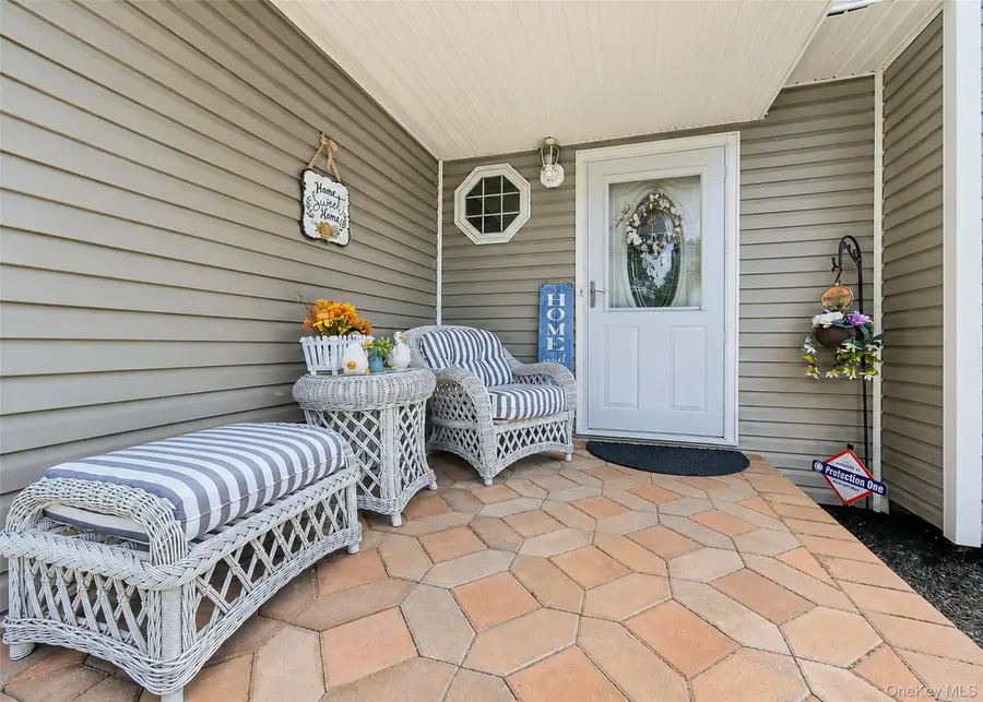 17 Carriage Lane, Centereach, NY 11720 - #3