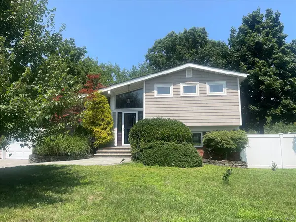 11 Sandalwood Drive, Smithtown, NY 11787