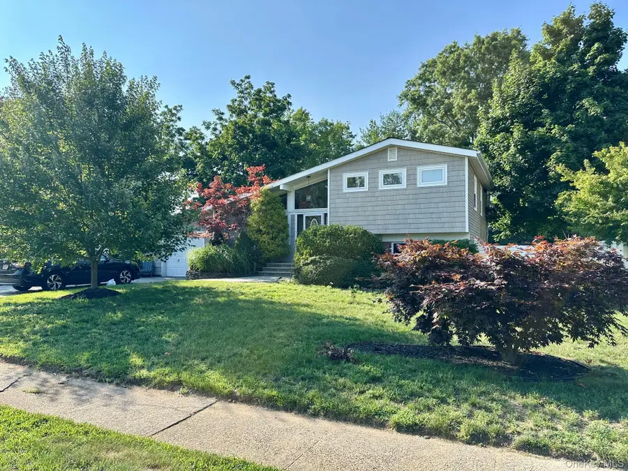 11 Sandalwood Drive, Smithtown, NY 11787 - #2