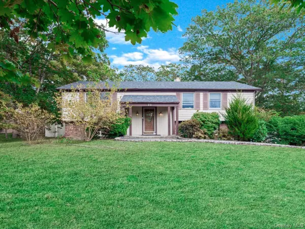 33 Winside Lane, Coram, NY 11727
