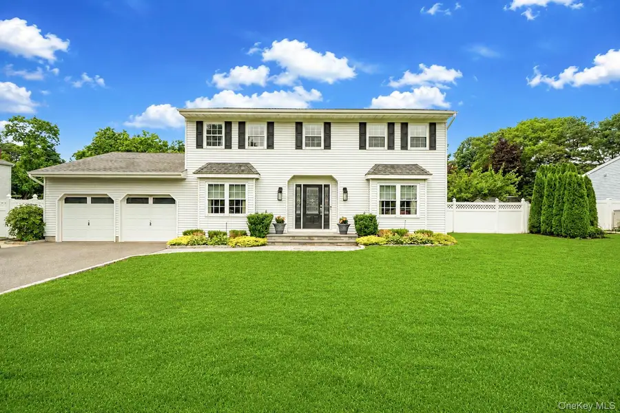 3 Warren Court, Farmingville, NY 11738 - #2
