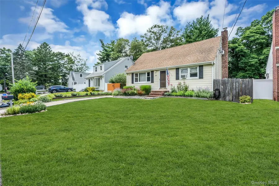 209 Iceland Drive, Huntington Station, NY 11746 - #3