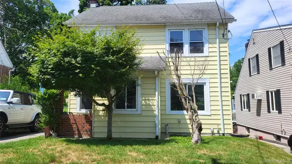 34 Irma Avenue, Port Washington, NY 11050