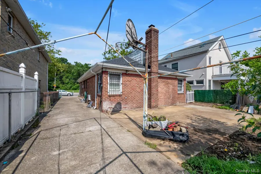 5011 175th Street, Fresh Meadows, NY 11365 - #3