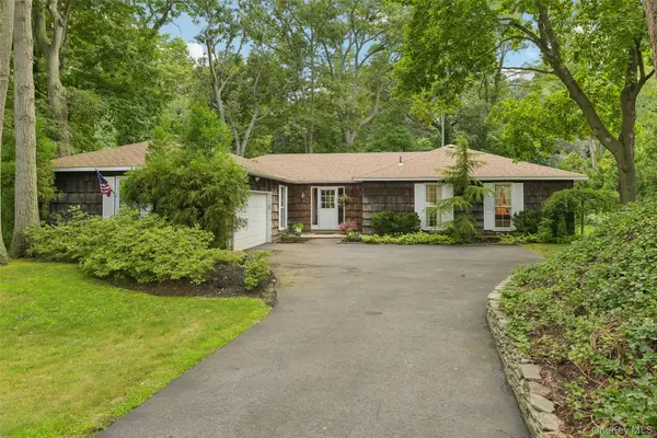 14 Mont Avenue, Dix Hills, NY 11746