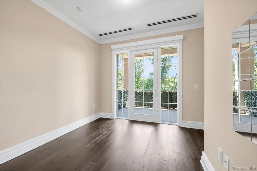 3000 Royal Court #3107, North Hills, NY 11040 - #2