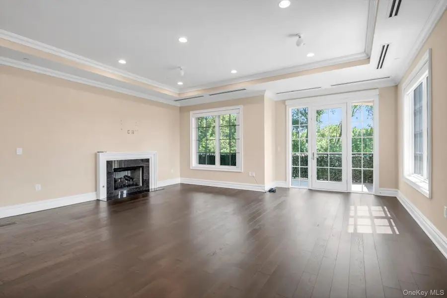 3000 Royal Court #3107, North Hills, NY 11040 - #3