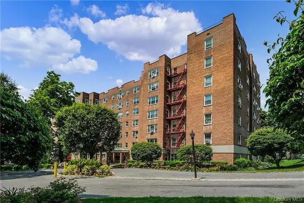 290 Collins Ave #2C, Fleetwood, NY 10552