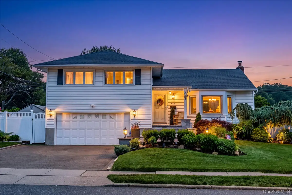 9 Florgate Road, Farmingdale, NY 11735 - #1
