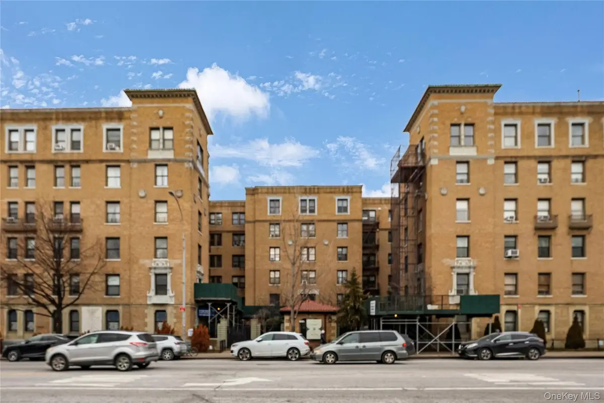 14809 Northern Boulevard #5M, Flushing, NY 11354 - #1