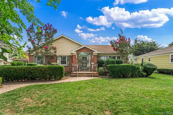 8315 264th Street, Glen Oaks, NY 11004