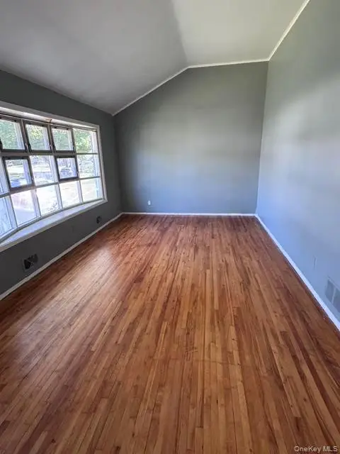 11 Foley Place, Huntington Station, NY 11746 - #2