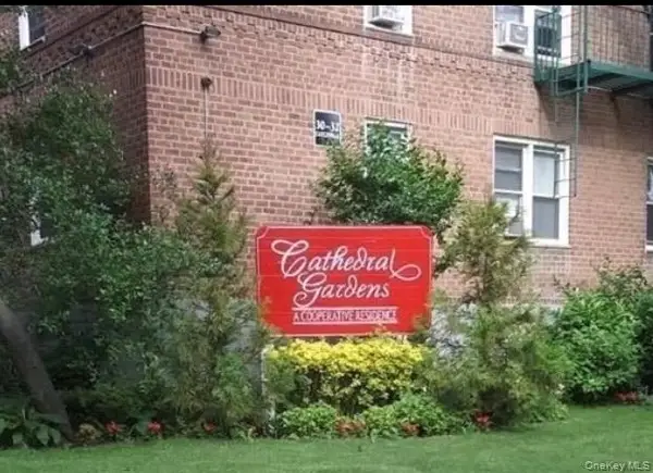 36 Cathedral Avenue #2D, Hempstead, NY 11550