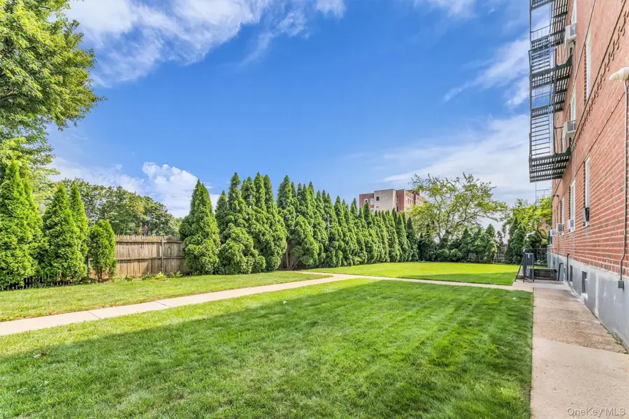 36 Cathedral Avenue #2D, Hempstead, NY 11550 - #3