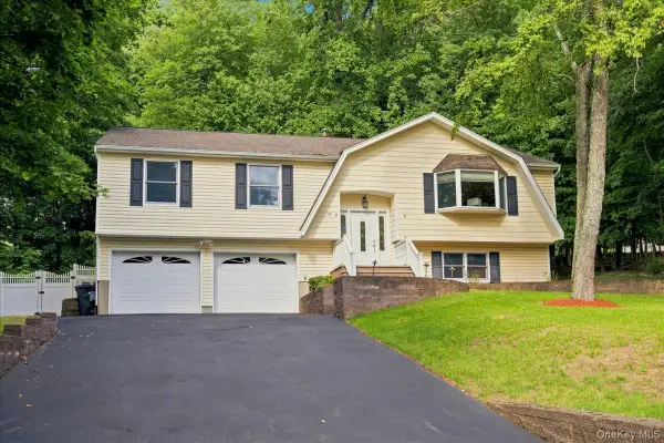 20 Lancaster Lane, Monsey, NY 10952