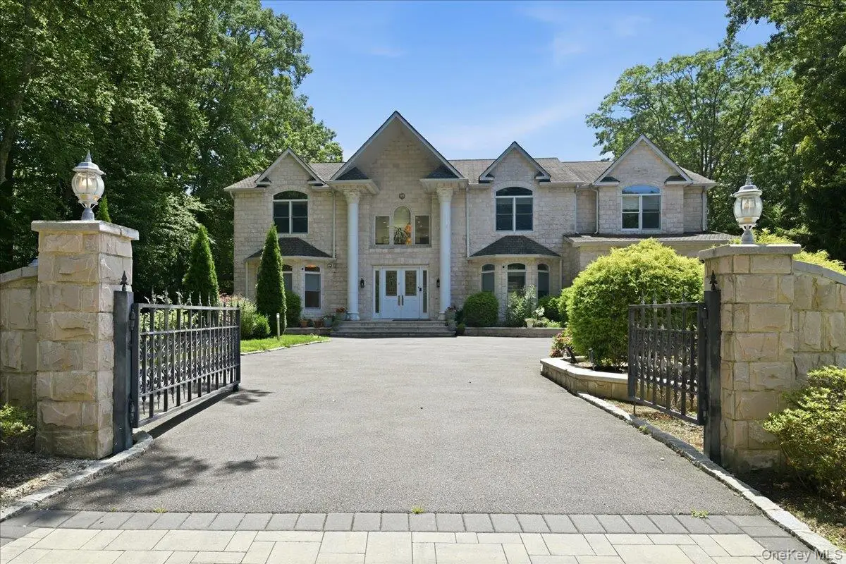 8 Headley Way, Woodbury, NY 11797 - #1