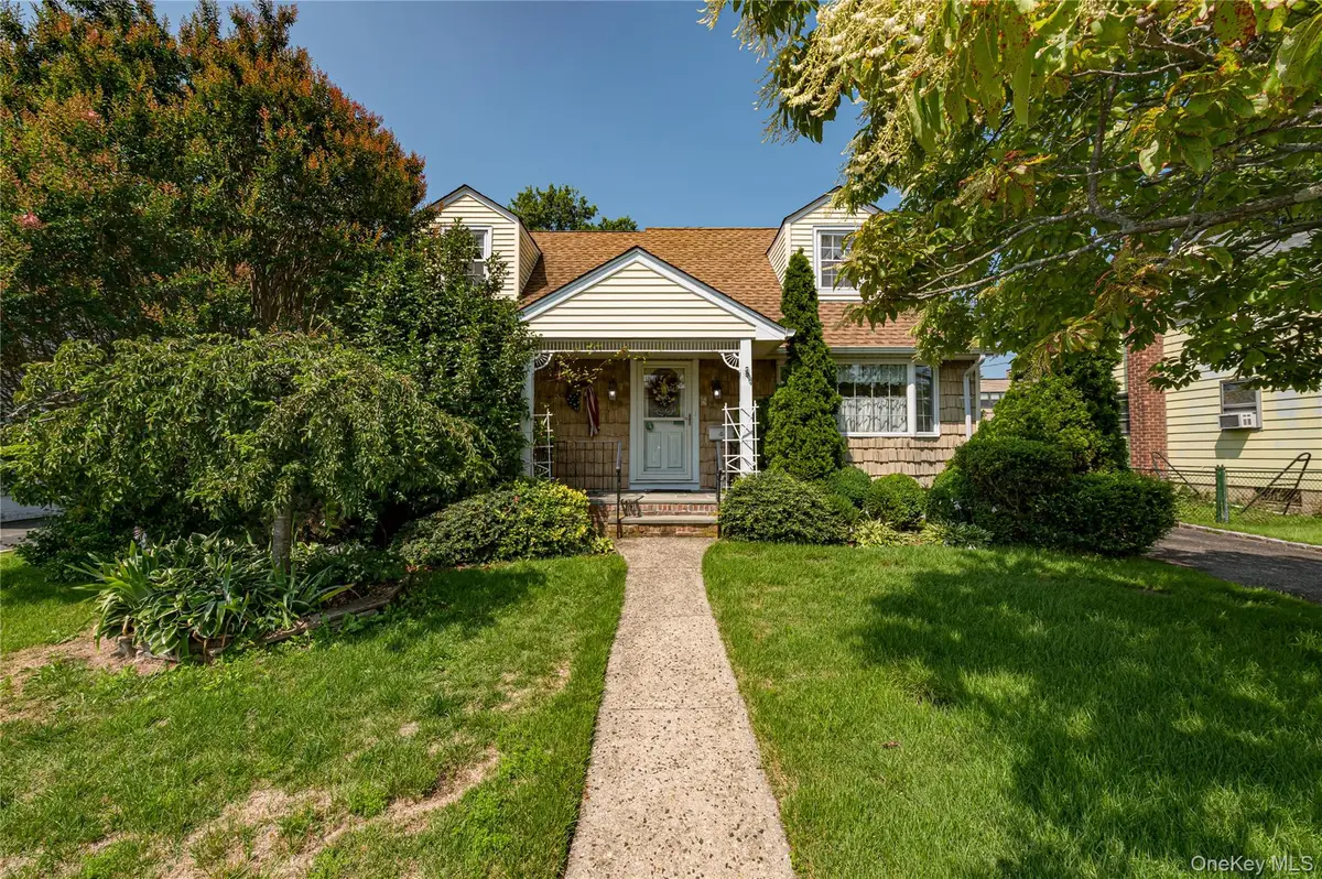 9 Croyden Lane, Hicksville, NY 11801 - #1