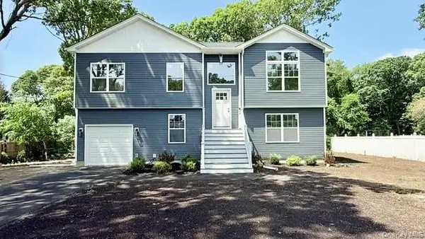 964 Sipp Avenue, Medford, NY 11763