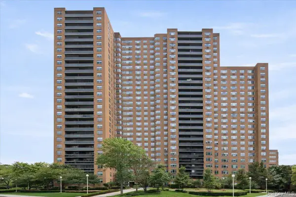 70-25 Yellowstone Boulevard #4B, Forest Hills, NY 11375