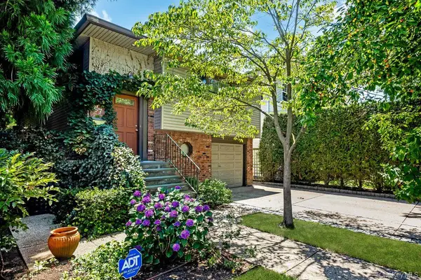 67 Cedar Place, Floral Park, NY 11001