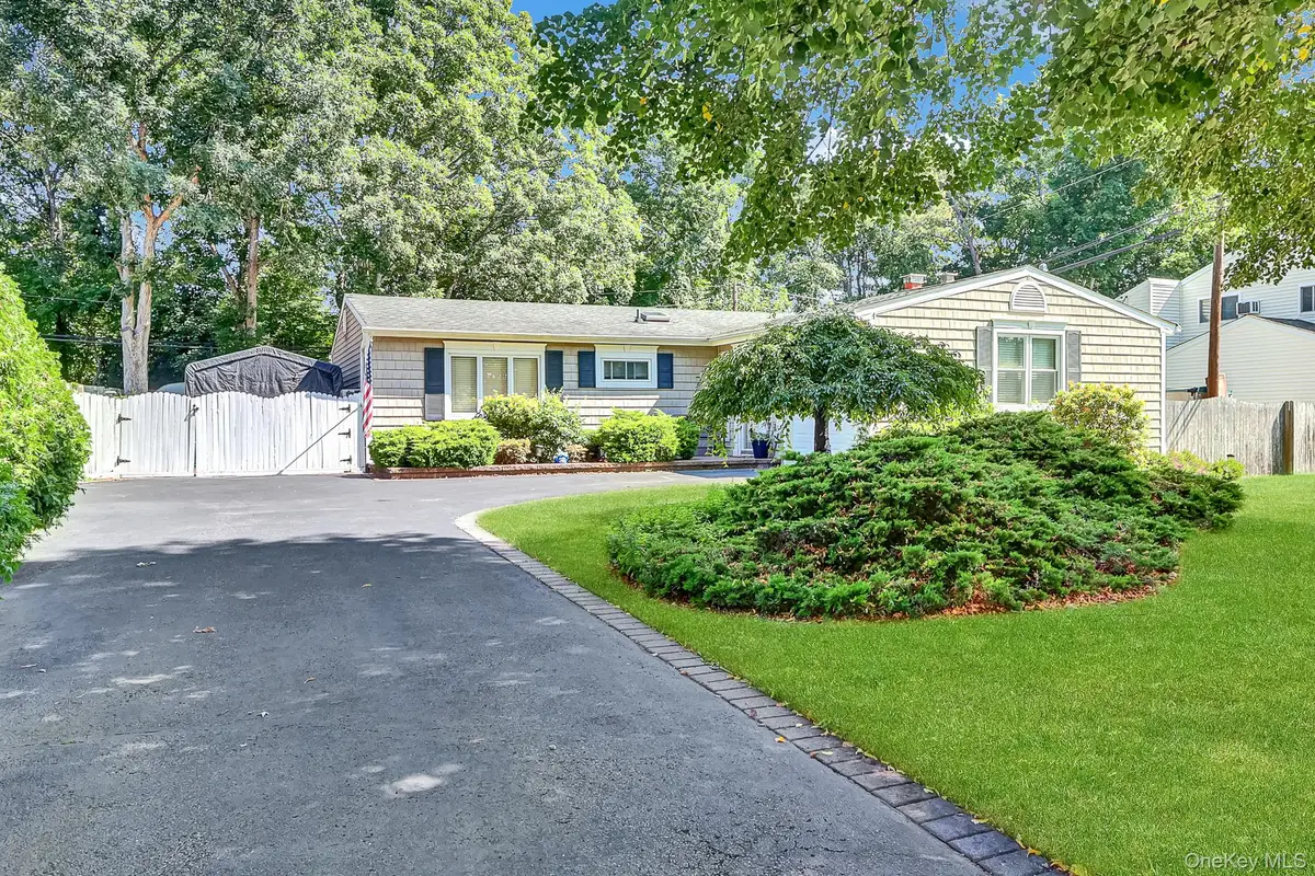 150 Shenandoah Boulevard N, Nesconset, NY 11767 - #1