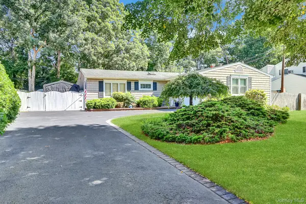 150 Shenandoah Boulevard N, Nesconset, NY 11767