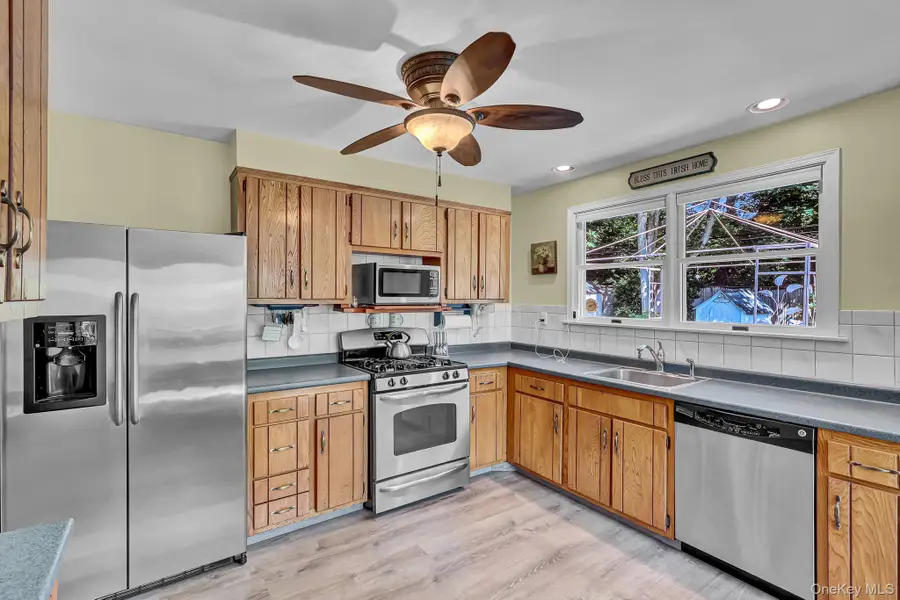 150 Shenandoah Boulevard N, Nesconset, NY 11767 - #3