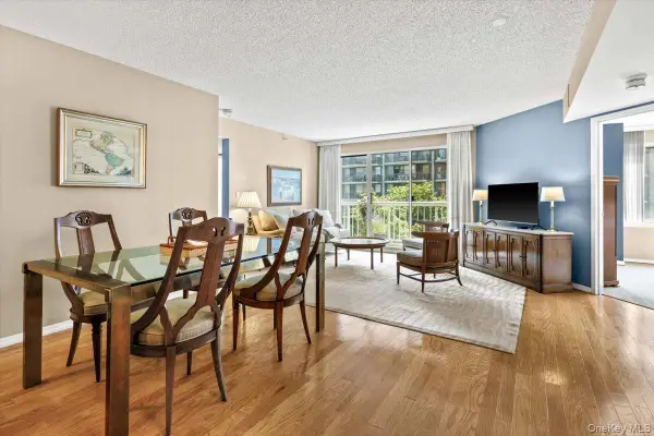 10 Stewart Place #7FW, White Plains, NY 10603