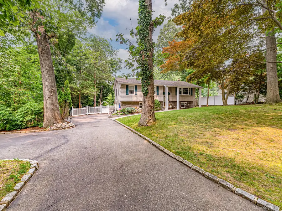 41 Oak Street, Smithtown, NY 11787 - #3