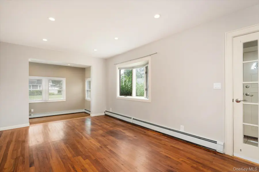 23 Rosebud Avenue, Merrick, NY 11566 - #3
