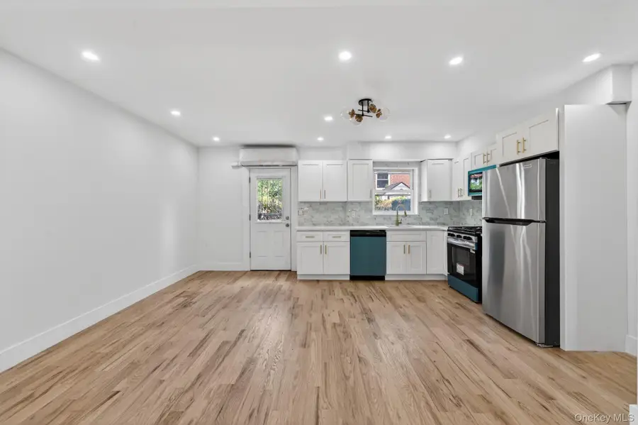 1061 E 218th Street, Bronx, NY 10469 - #3