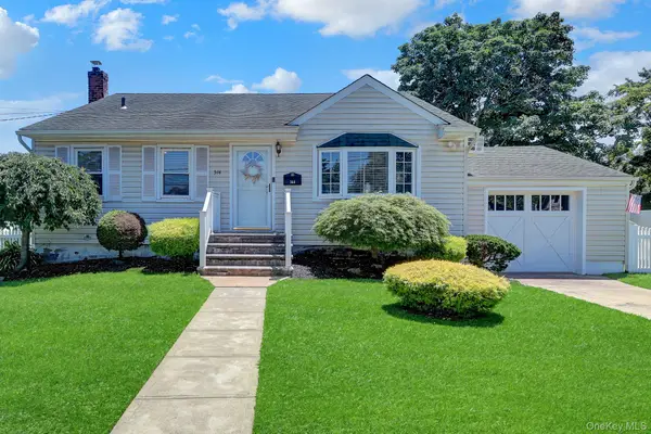 344 Tremont Road, Lindenhurst, NY 11757