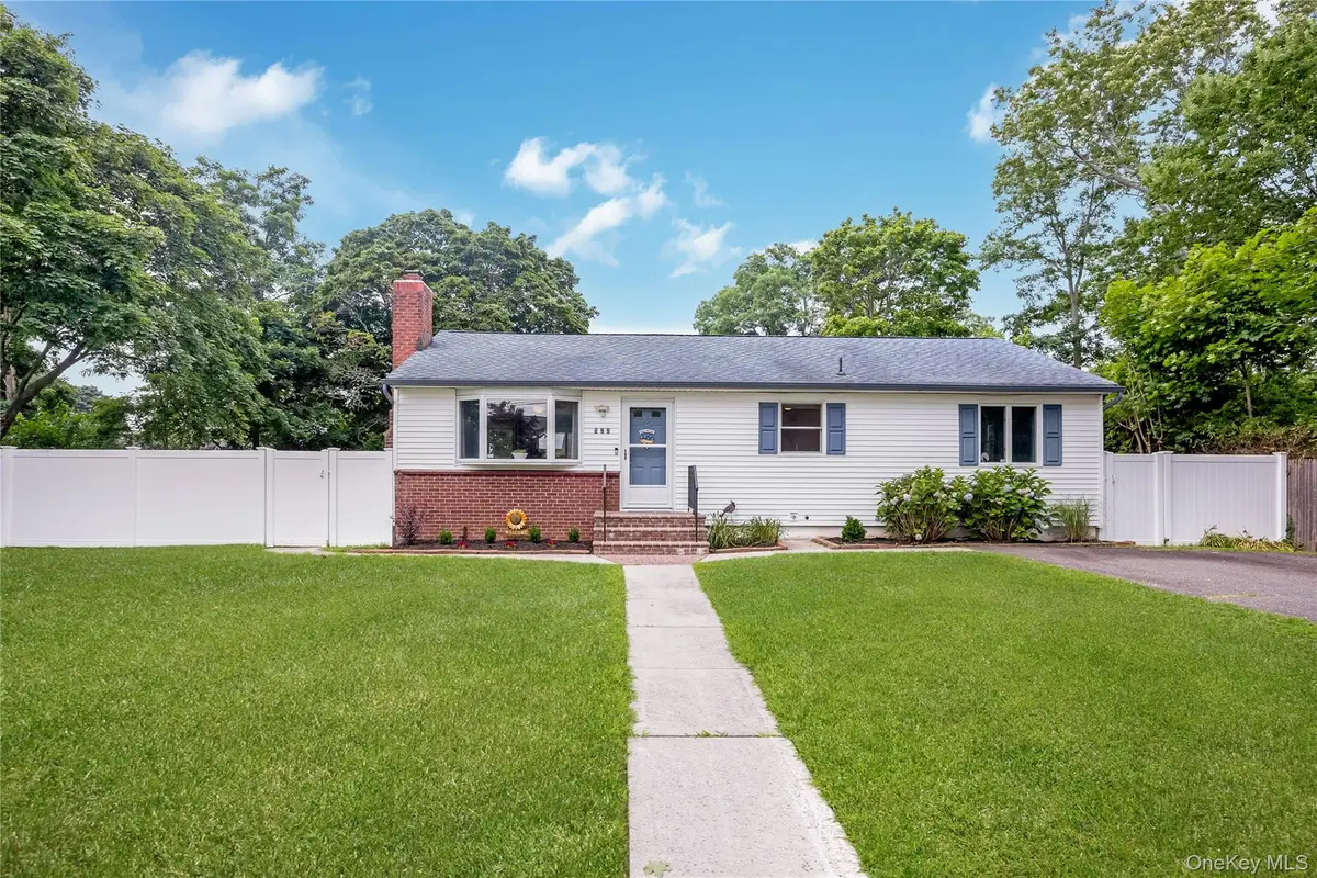 522 Amsterdam Avenue, East Patchogue, NY 11772 - #1