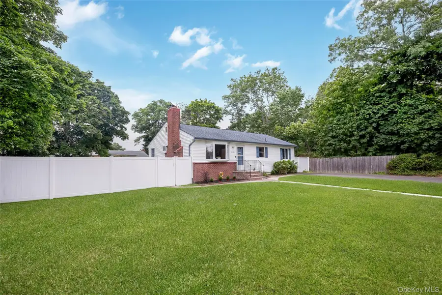 522 Amsterdam Avenue, East Patchogue, NY 11772 - #2