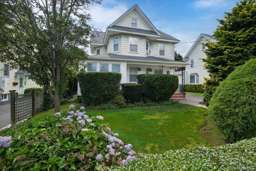 86 Woods Avenue, Rockville Centre, NY 11570 - #2