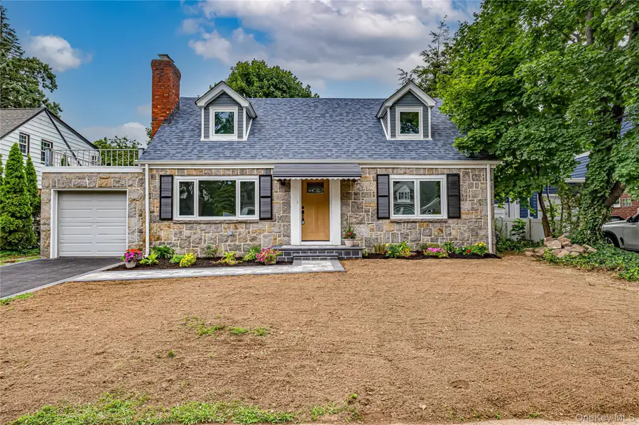 11 Redwood Road, New Hyde Park, NY 11040 - #3