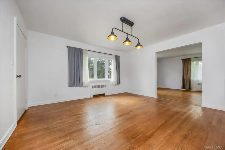 285 Starke Avenue, East Meadow, NY 11554 - #3
