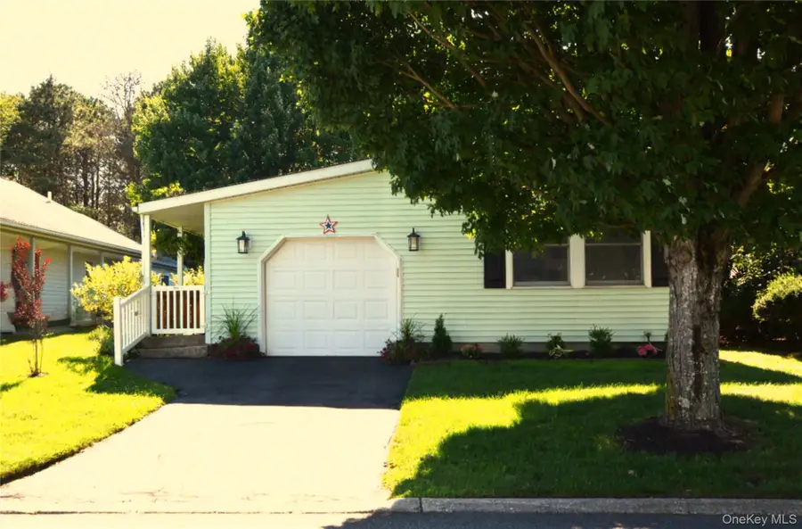 105 W Village Circle #105, Manorville, NY 11949 - #2