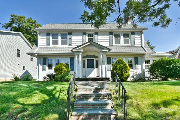 182 Ferncroft Road, Mineola, NY 11501