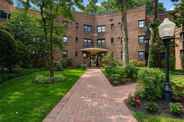50 Brompton Road #2N, Great Neck, NY 11021